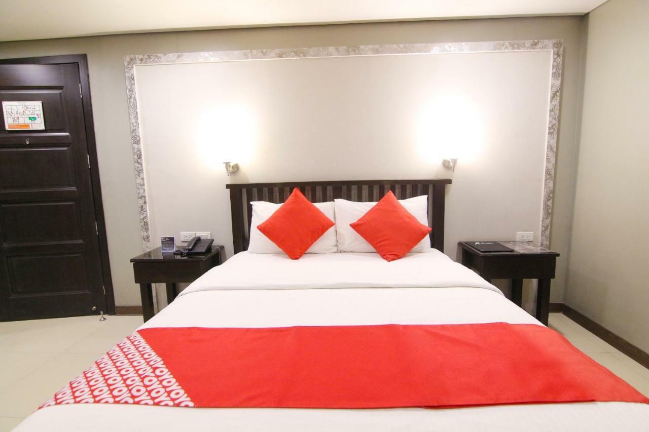 Oyo 103 Artina Suites Hotel Makati City Dış mekan fotoğraf