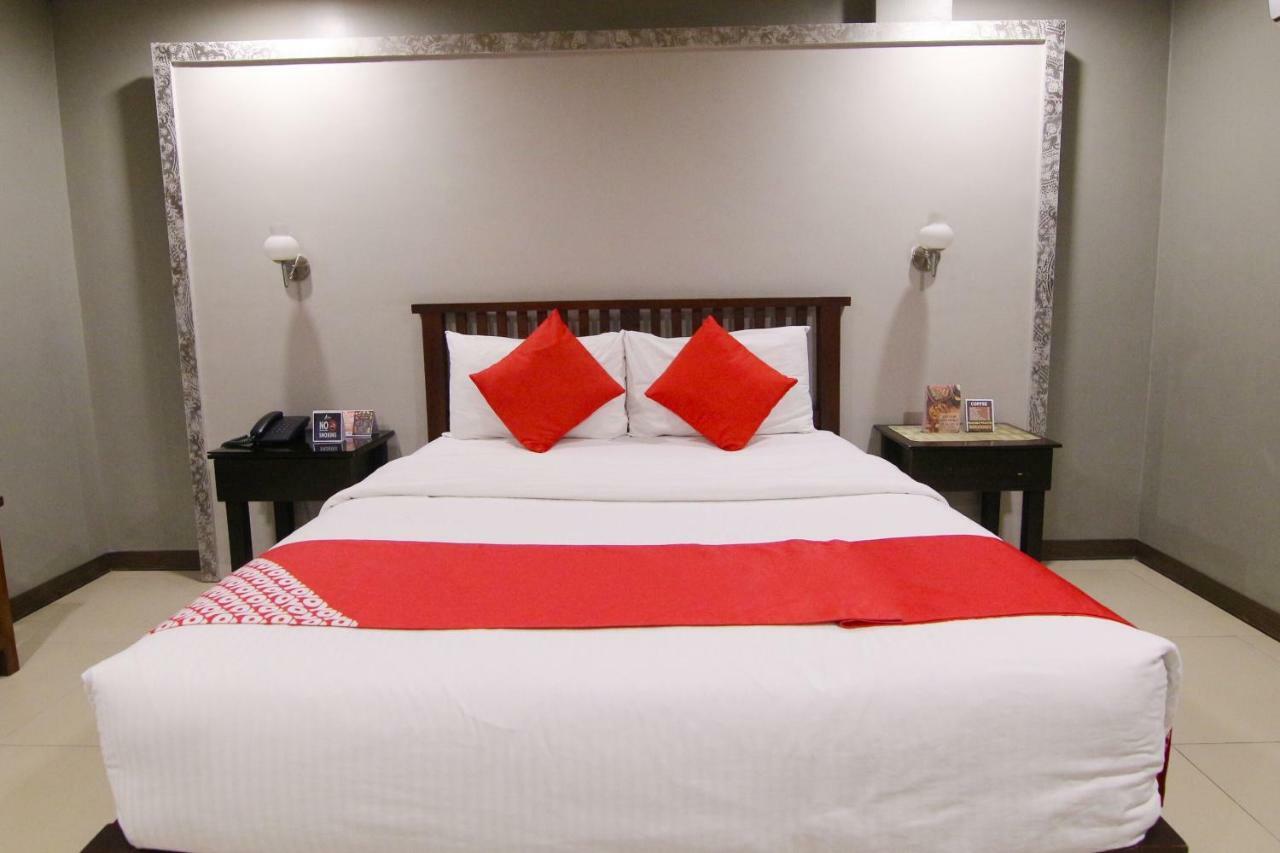 Oyo 103 Artina Suites Hotel Makati City Dış mekan fotoğraf