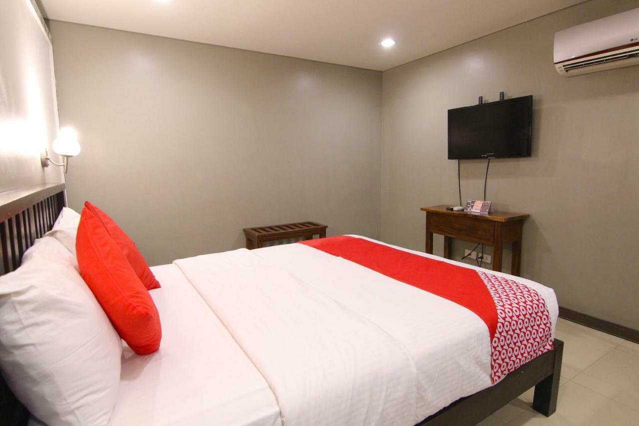 Oyo 103 Artina Suites Hotel Makati City Dış mekan fotoğraf