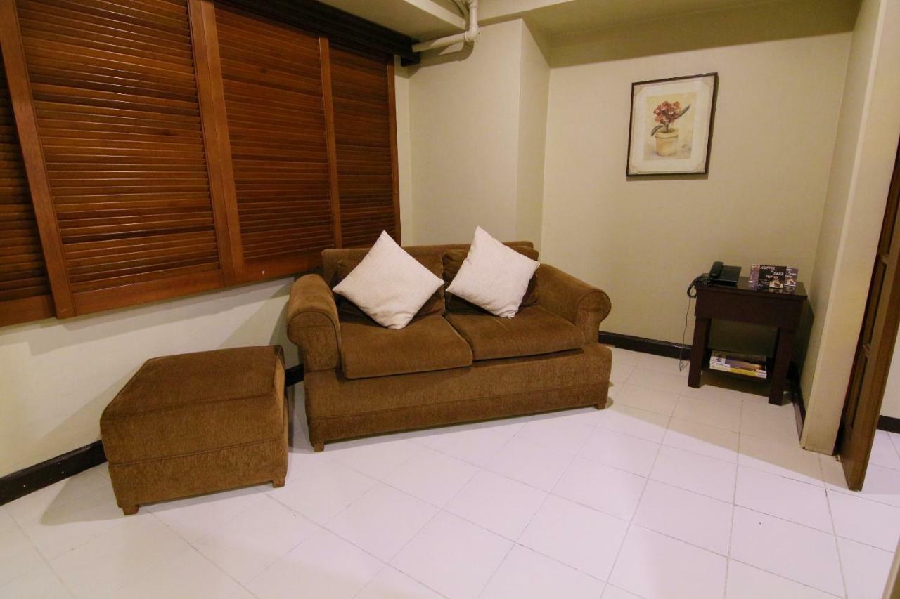 Oyo 103 Artina Suites Hotel Makati City Dış mekan fotoğraf